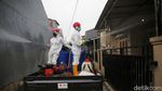 PMI Geber Penyemprotan Disinfektan di Permukiman Warga Bekasi