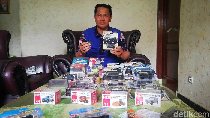 polisi cuan jualan diecast
