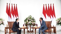 Jokowi juga menyampaikan yang Indonesia peroleh bisa 1 berbanding 20, dari US$ 1,1 (miliar) menjadi US$ 20,1 miliar hanya karena satu aturan yaitu tidak mengekspor dalam bentuk bahan mentah, tetapi dalam bentuk barang-barang jadiFoto: Lukas - Biro Pers Sekretariat Presiden