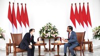 Presiden Jokowi juga menjelaskan mengenai hilirisasi industri yang tengah dilakukan oleh pemerintah Indonesia. Jokowi yakin jika hilirisasi industri akan bisa memberikan nilai tambah ekspor sekaligus memperbaiki neraca transaksi berjalan Indonesia.Foto: Lukas - Biro Pers Sekretariat Presiden