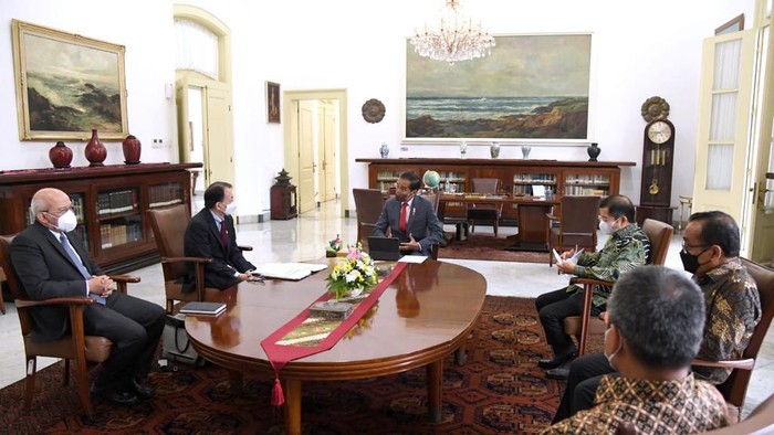 Presiden Joko Widodo ngobrol bareng Bos Bank Pembangunan Asia