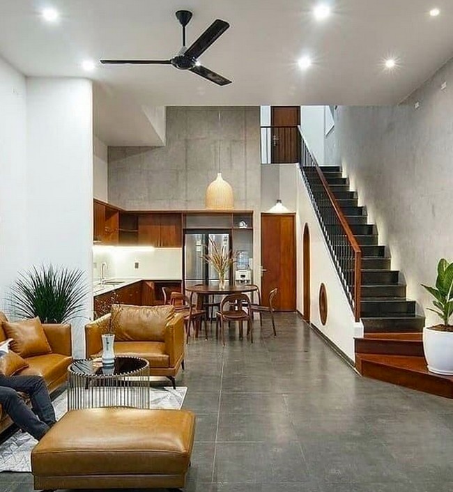 Rumahnya hadir dalam desain minimalis. Luasnya 112 meter dan memanjang ke belakang. (Foto: Instagram/@happynest.vn)