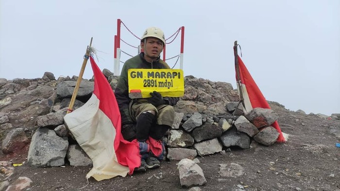 Saat Kekurangan Tak Halangi Disabilitas Daksa Naik Gunung