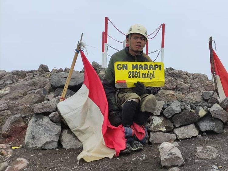 Potret Elfin, Penyandang Disabilitas Daksa Polio yang Mendaki Gunung