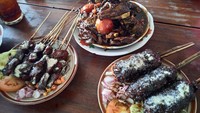Selain sate yang dibuat dengan potongan daging biasa ada jenis sate buntel yang menjadi favorit khas Solo. Tetapi untuk mencicipi lezatnya sate Solo tak perlu jauh-jauh menuju kota asalnya. Foto: detikcom/Diah Afrilian