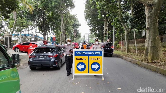 Sistem ganjil genap tetap akan diberlakukan di Kota Bogor saat PPKM level 3. Ini 7 titik pemberlakukan ganjil genap yang digelar di Bogor pada akhir pekan ini. (M Solihin/detikcom)