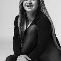 Love Cloud sendiri adalah koleksi terbaru Victoria Secret yang memfitur model-model anti mainstream setelah mendapat banyak kritikan karena kurangnya keberagaman. Sebelumnya Love Cloud pernah menghadirkan rangkaian bra untuk wanita yang menjalani mastektomi. Para modelnya juga datang dari berbagai latar belakang dan warna kulit, termasuk wanita transgender. Bersama Sofia, salah satu seleb terkenal yang juga jadi model adalah Hailey Beiber. Foto: Instagram @sofiajirau