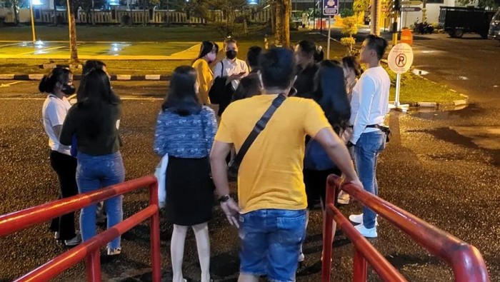 Total 11 orang diamankan dalam razia salah satu tempat Spa di Jalan Merdeka, Palembang, Sumsel, Rabu (16/2/2022).