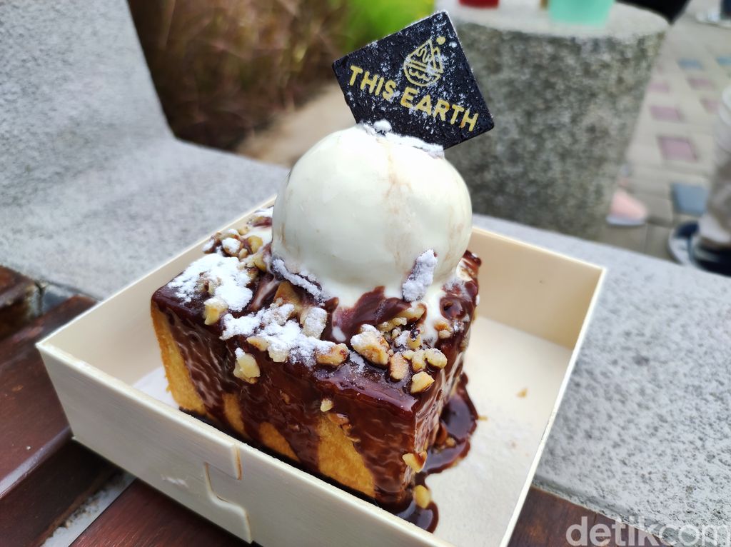 This Earth: Sluurp! Manis Dingin Kakigori di Tepi Pantai Jakarta
