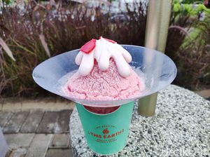 This Earth: Sluurp! Manis Dingin Kakigori di Tepi Pantai Jakarta