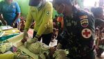 TNI Bantu Layanan Posyandu di Perbatasan