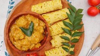 Roti jala terkenal dengan teksturnya yang empuk dan lembut. Paduan populernya adalah kofta kuah kari yang gurih berempah. Ternyata resep ini mudah dibuat sendiri di rumah, tinggal ikuti langkah berikut. Foto: Kartika Dwi Ariyani