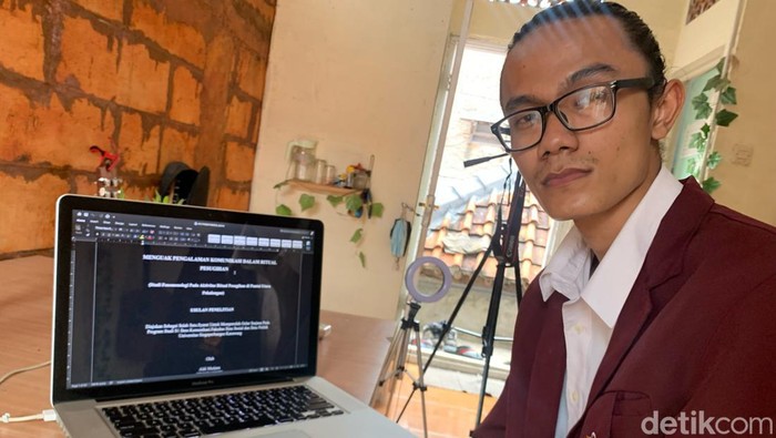Aldi Mutiara alias Depenk Mahasiswa Unsika
