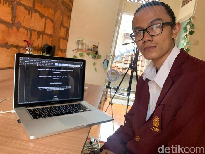Aldi Mutiara alias Depenk Mahasiswa Unsika