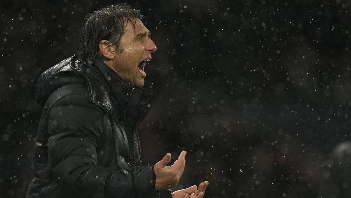 Antonio Conte dilarang curhat lagi ke media soal kondisi Tottenham Hotspur (AP/Alastair Grant)