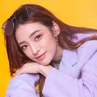 Perempuan 25 tahun ini dituduh telah berselingkuh dengan enam pria sekaligus. Sang mantan kekasih, penyanyi Hinson Chou, membeberkan tindakan tak bermoral Celina ini kepada pihak media. Ia mengklaim, terdapat beberapa selebriti yang diduga sebagai selingkuhan Celina. Seperti, Lincoln Hui, Jeremy Wong, Niklas Lam, seorang model asal Korea, dan asisten dari salah satu aktris Hong Kong. (Foto: Instagram/@celina_harto)