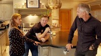 Legenda Manchester United, Wayne Rooney ternyata sangat detail untuk rumahnya. Dibuat dengan nuansa keemasan, dapur milik Wayne Rooney dan istri dirancang seharga Rp 3,3 miliar. Foto: Istimewa