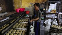 Penerima bantuan dapat mencairkan dana bantuan setelah mendapatkan informasi pesan teks atau telepon dari Bank. Ingat, pastikan terdaftar sebagai penerima bantuan.