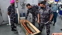 Kedua unit alat yang mempunyai berat masing-masing kurang lebih 5 kg.  (dok. Dispen Lantamal VI)