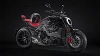 Pemilihan nama Nera dijelaskan terinspirasi dari salah satu merek furnitur kelas atas di Italia. Perubahan Nera jika dibandingkan dengan Xdiavel model standar sangat jelas terlihat dari pelapis tempat duduk, yang menggunakan bahan lembut layaknya sebuah mobil.Foto: doc. Ducati/Visordown
