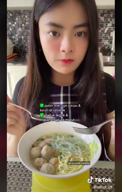 Etiket makan dan minum