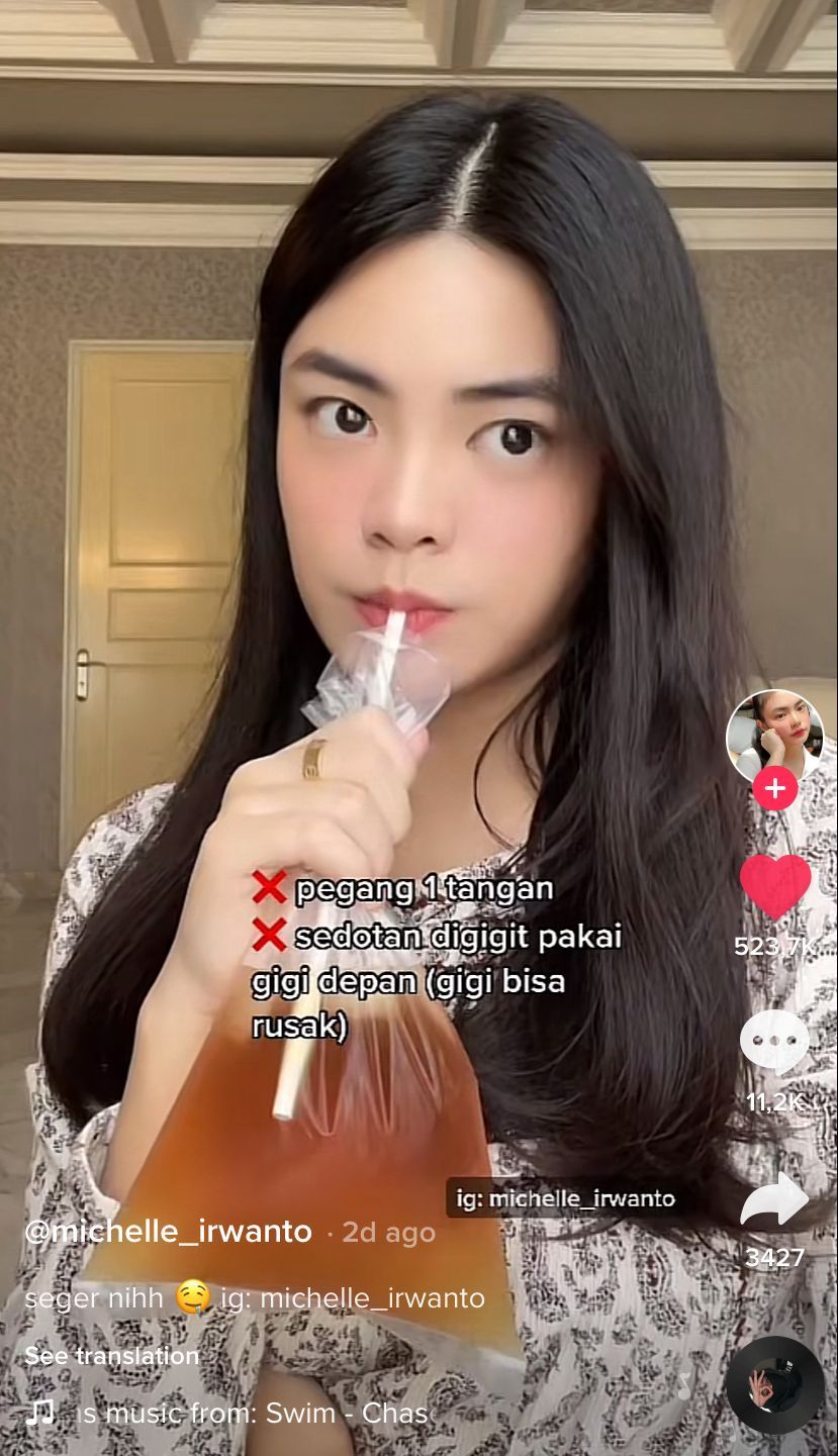 Etiket makan dan minum