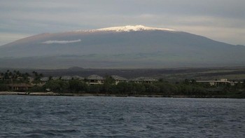 Mauna Kea bisa dibilang merupakan gunung tertinggi di dunia dengan ukuran 17.170 meter, namun hanya 4.170 meter yang berada di atas permukaan laut, sedangkan Everest memiliki tinggi 8.848 meter dari atas permukaan laut. (Foto: Internet)
