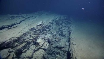 Mid-ocean Ridge merupakan gugusan gunung terpanjang di dunia yang membentang hingga 65.000 kilometer. Lokasinya berada di kedalaman 5,5 kilometer dari bawah permukaan laut. (Foto: Internet)