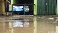 Diketahui sejumlah rumah di bantaran kali Cileungsi terus diterjang banjir kini para pemilik rumah menjual rumah-rumah mereka.