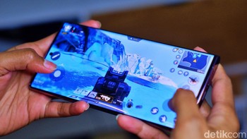 Bikin ponsel ini lancara untuk memainkan game berat sekalipun. Foto: Adi Fida Rahman/detikINET