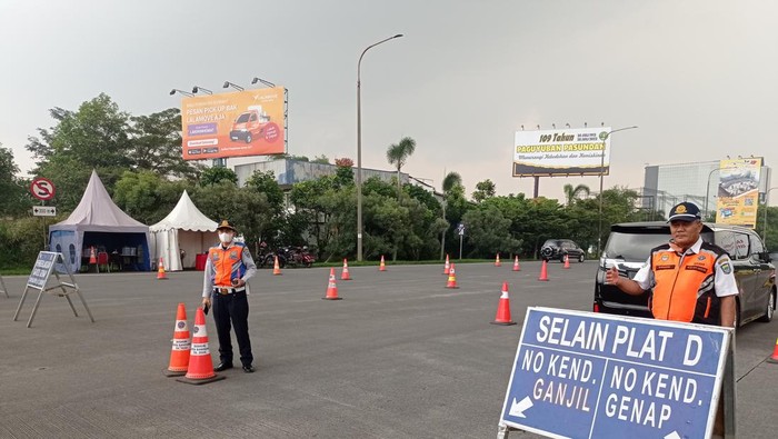 Ganjil genap di gerbang tol Pasteur