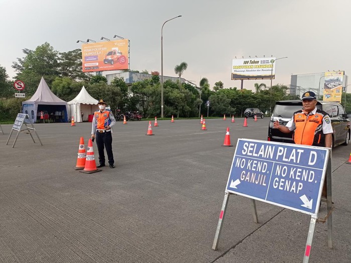Ganjil genap di gerbang tol Pasteur