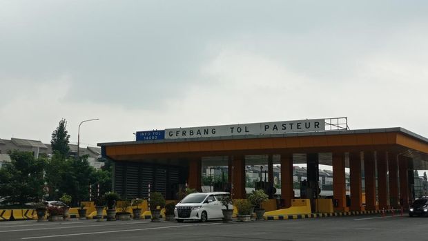 Ganjil genap di gerbang tol Pasteur