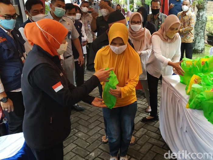 Gubernur Khofifah Indar Parawansa