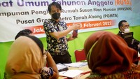Ada pula fasilitas-fasilitas pendukung lainnya demi kenyamanan berdagang dan berbelanja, seperti lift penumpang, lift barang, eskalator, toilet, mushola, serta gedung parkir yang luas dan nyaman. Kini, Guruh Tirta benar-benar meneruskan kiprah sang ayah untuk menjadi ketua di PGMTA.