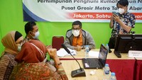 Ia pun terus mengikuti jejak ayahnya Haji Abraham Lunggana atau dikenal publik sebagai Haji Lulung. Seperti diketahui, almarhum dikenal sebagai inisiator PPRSNH PGMTA pada tahun 2010.