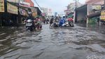 Jalan Kopo Sayati Bandung Banjir, Lalu Lintas Tersendat