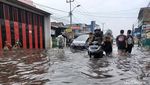 Jalan Kopo Sayati Bandung Banjir, Lalu Lintas Tersendat