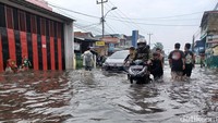 Alvi menjelaskan, air banjir tersebut biasanya sampai rumah warga yang ada di sekitar Sayati.