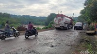 Panjang jalan rusak di setiap titip juga juga berbeda, ada yang hanya puluhan meter, ratusan meter, hingga ada jalan rusak yang mencapai lebih dari satu kilometer. 