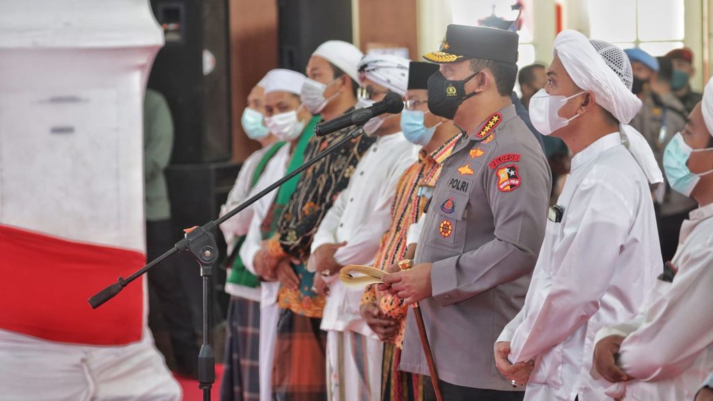 Kapolri Jenderal Listyo Sigit memantau akselerasi vaksinasi di wilayah Jatim