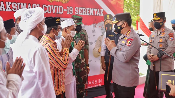 Kapolri Jenderal Listyo Sigit memantau akselerasi vaksinasi di wilayah Jatim