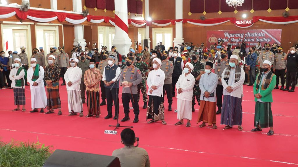 Kapolri Jenderal Listyo Sigit memantau akselerasi vaksinasi di wilayah Jatim