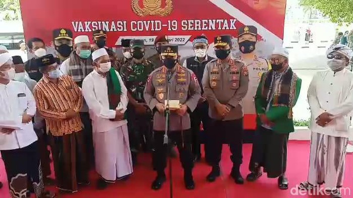 Kapolri tinjau vaksinasi di Pamekasan