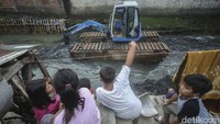 Agus berharap dengan dilakukan pengerukan kali, banjir yang sering terjadi tidak terus menerus melanda kawasan tempat mereka tinggal.