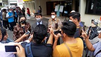 Perusahaan yang berlokasi di wilayah Kecamatan Cibodas, Kota Tangerang itu sebelumnya mengundang eks pegawai itu untuk melakukan koordinasi. Namun merek menolak. Mereka meminta PN Tangerang mengeluarkan perintah eksekusi. Mengingat perkara tersebut telah inkrah di Pengadilan Hubungan Industrial (PHI). 