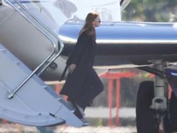 Mengintip Daleman Pesawat Elon Musk Untuk Manjakan Pacarnya