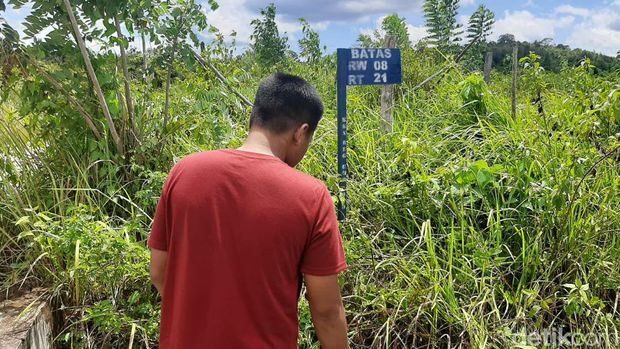 Papan nama RT siluman di Kendari (detiksulsel/Nadhir Attamimi)