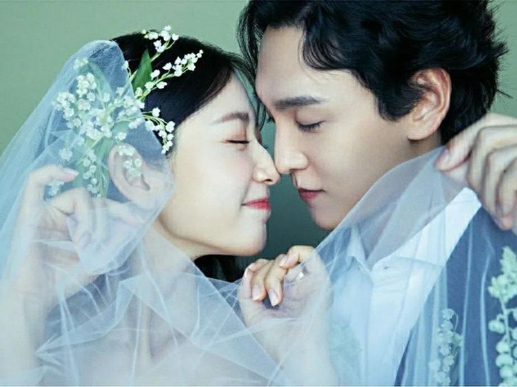 Ciuman Mesra Park Shin Hye-Choi Tae Joon di Foto Pernikahan Terbaru