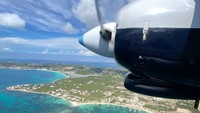 Tetangganya, Saint Martin, terletak hanya 7,2 kilometer ke selatan pada titik terdekatnya. Terbelah menjadi dua, bagian utara pulau ini merupakan kolektivitas Prancis, sedangkan bagian selatan bernama Sint Maarten, merupakan negara konstituen Kerajaan Belanda.